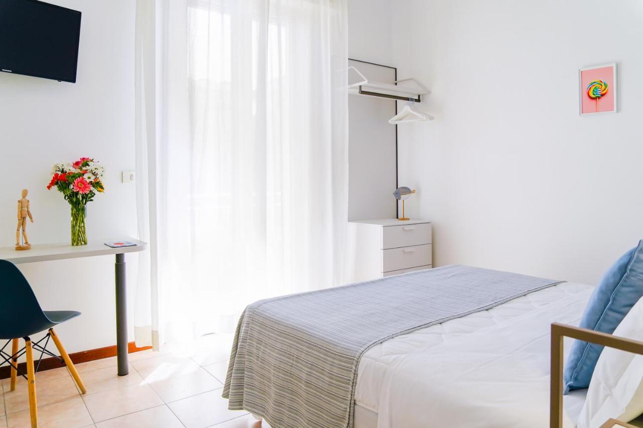 Hotel Mon Pays Rimini Esterno foto