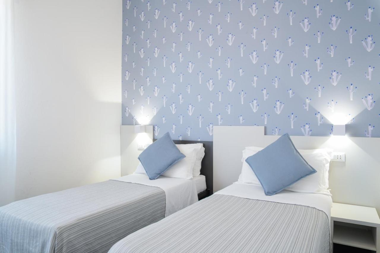 Hotel Mon Pays Rimini Esterno foto