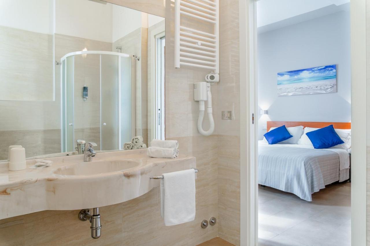 Hotel Mon Pays Rimini Esterno foto