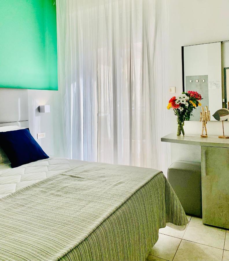 Hotel Mon Pays Rimini Esterno foto