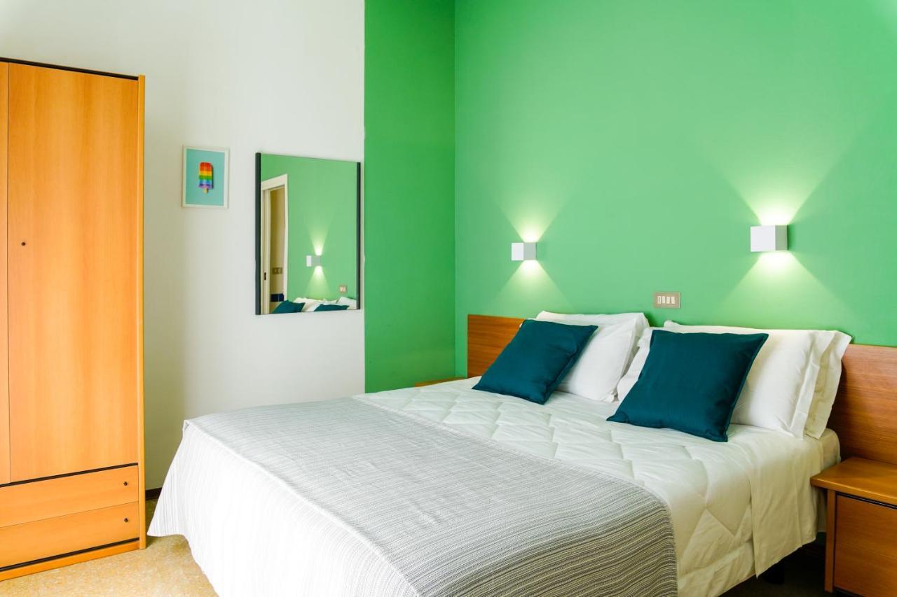 Hotel Mon Pays Rimini Esterno foto