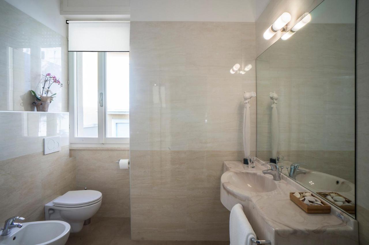 Hotel Mon Pays Rimini Esterno foto