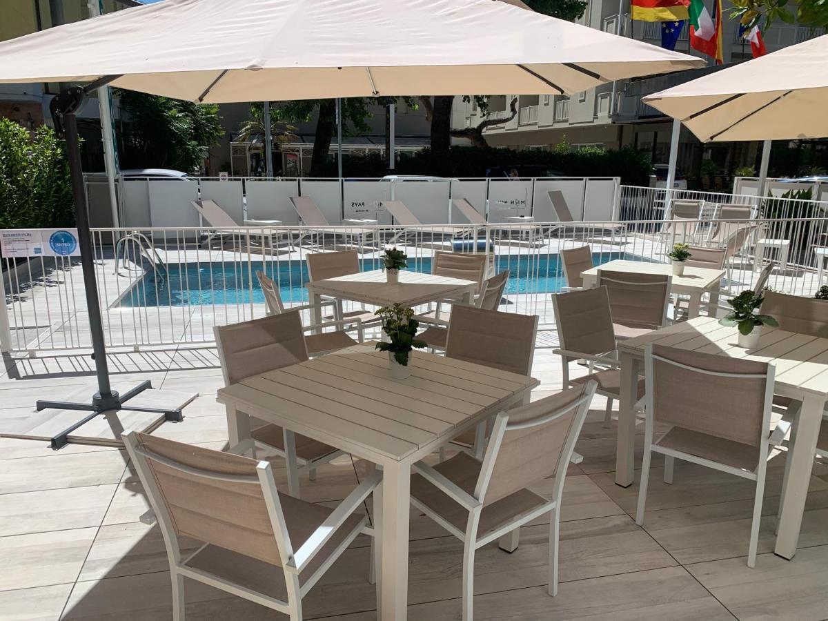 Hotel Mon Pays Rimini Esterno foto